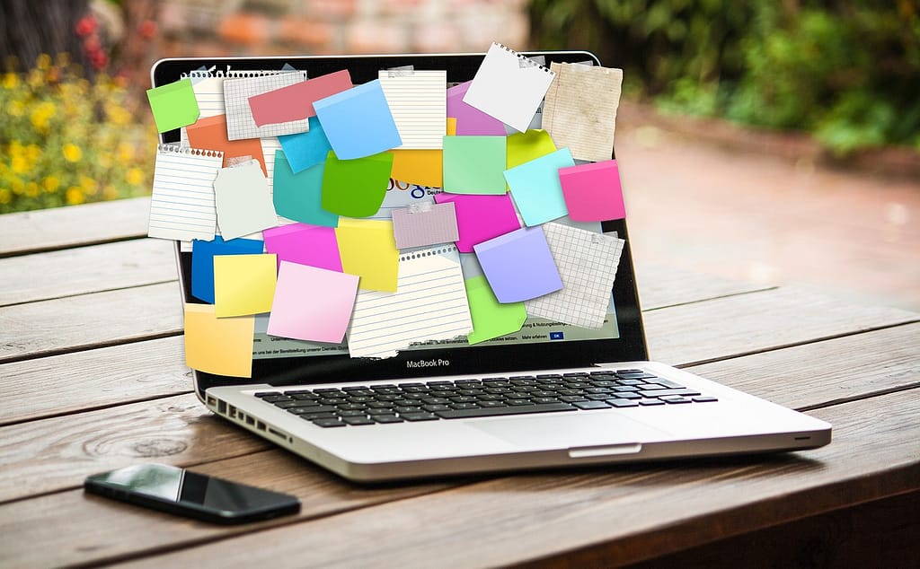 post-it-notes-laptop-reminders-3233653 post-it notes, laptop, reminders-3233653.jpg